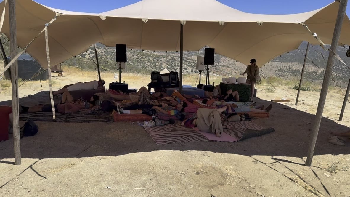 Hut^Flex 100 ten-by-ten-meter stretch tent creating a shaded lounge zone