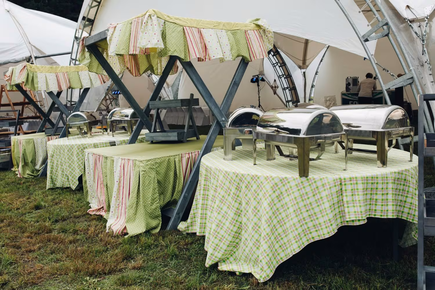 Interactive and immersive stretch tent design